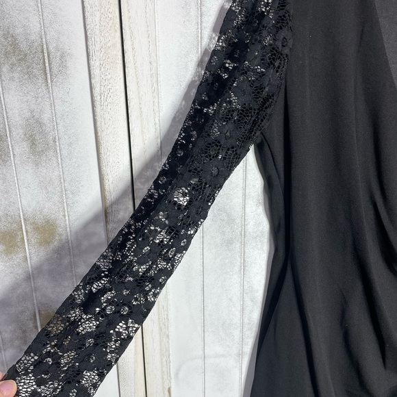 Lace Long Sleeve Faux Wrap Cocktail Dress
Donna Ricco 4 gown black lace floral - Picture 8 of 14